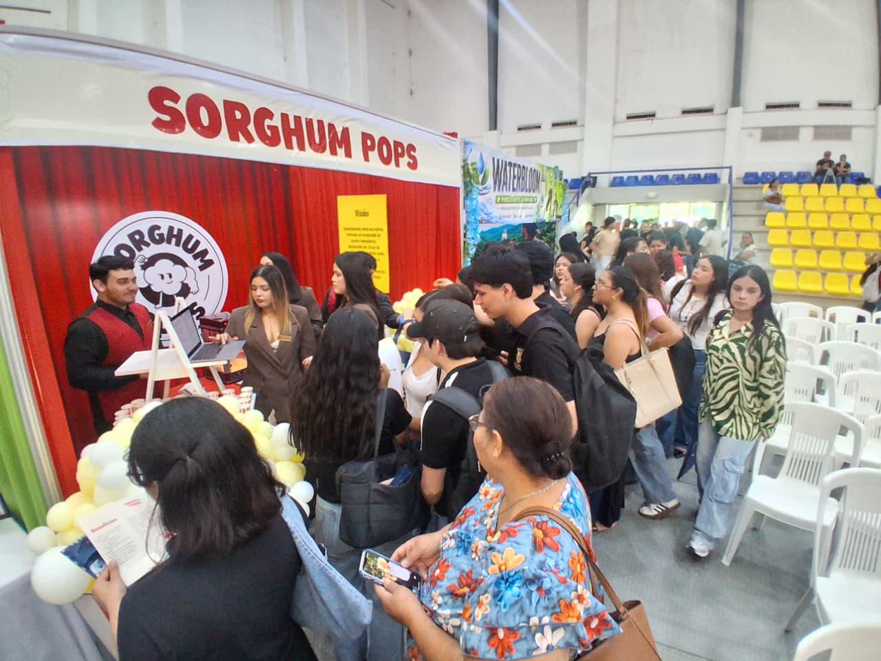 $!Presentan jóvenes de la UAS proyectos innovadores en Feria de Comercio Internacional 2026
