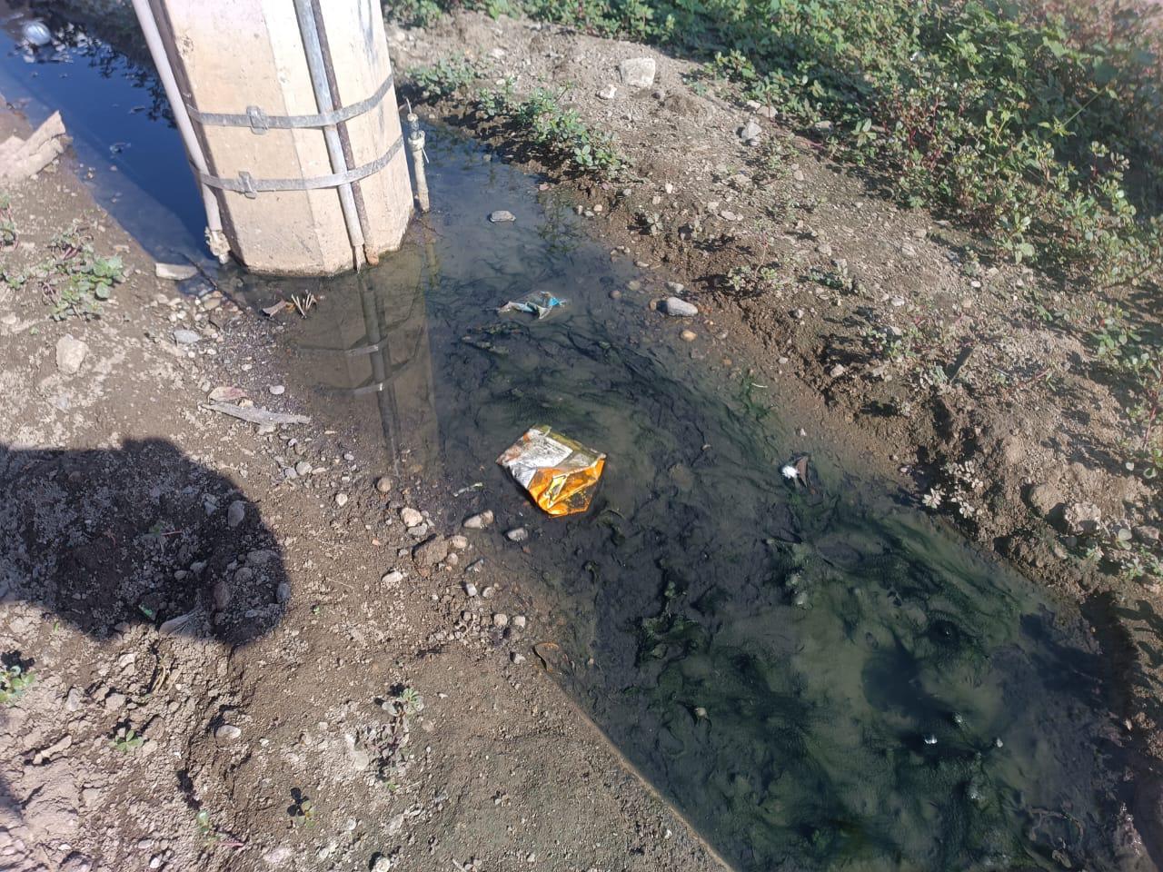 $!Fuga de drenaje en andador Carlos McGregor continúa generando molestias entre vecinos del Jabalíes