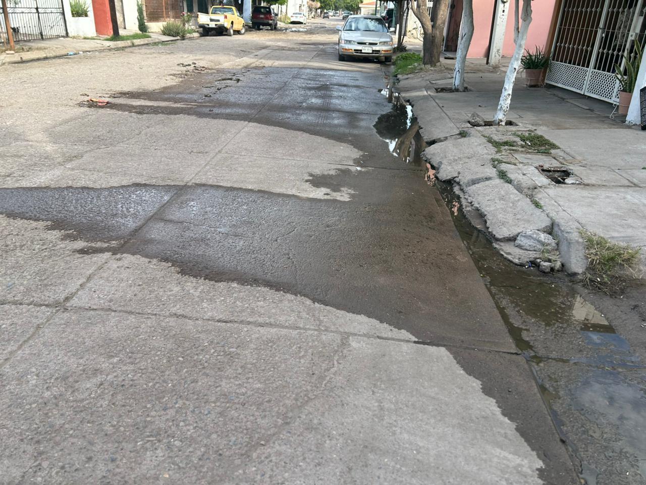 $!Vivir entre aguas negras por décadas ya provoca daños estructurales en viviendas de Barrancos