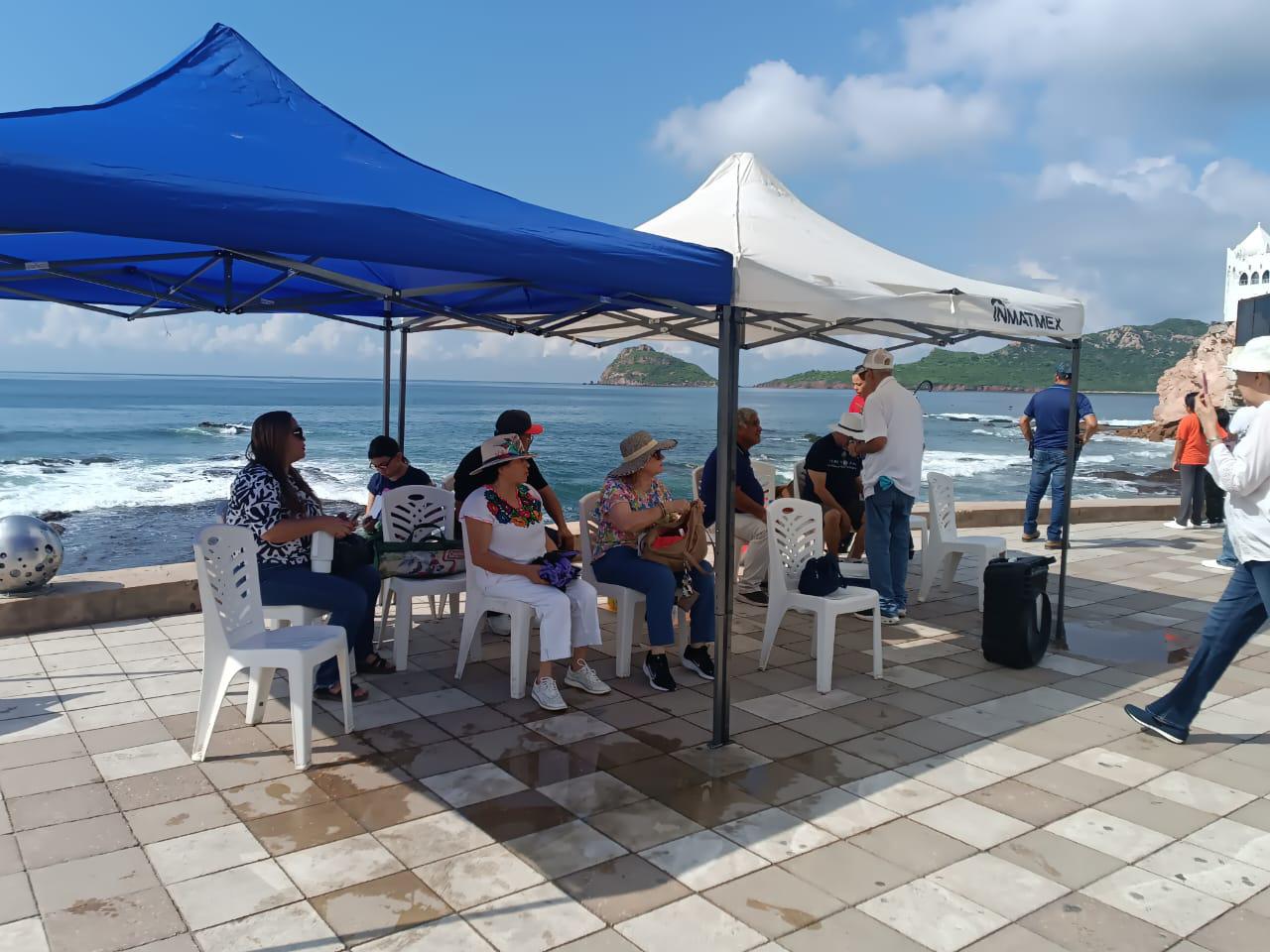 $!Realizan Jubilados de la UAS nuevo plantón en Mazatlán; ahora en la zona turística