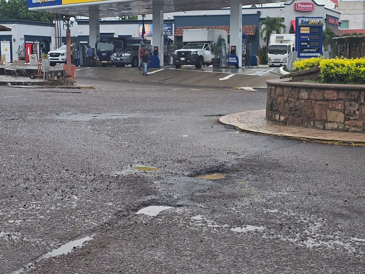 $!Tras lluvias proliferan baches en el acceso y atractivo turístico de Rosario