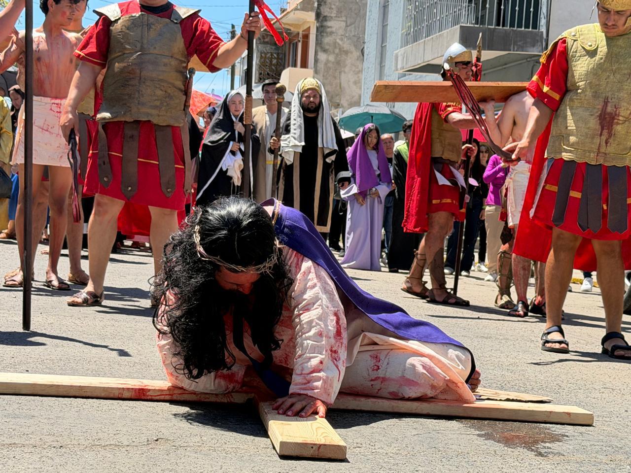 $!Con fe y participación se lleva a cabo el Viacrucis de Pajuma 2026 en Mazatlán