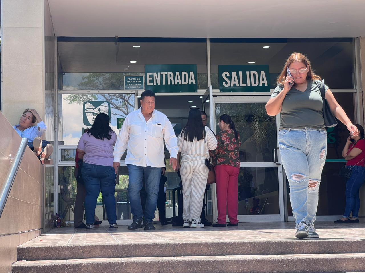 $!Elementos federales refuerzan seguridad en hospitales del IMSS de Culiacán con nuevos controles de acceso