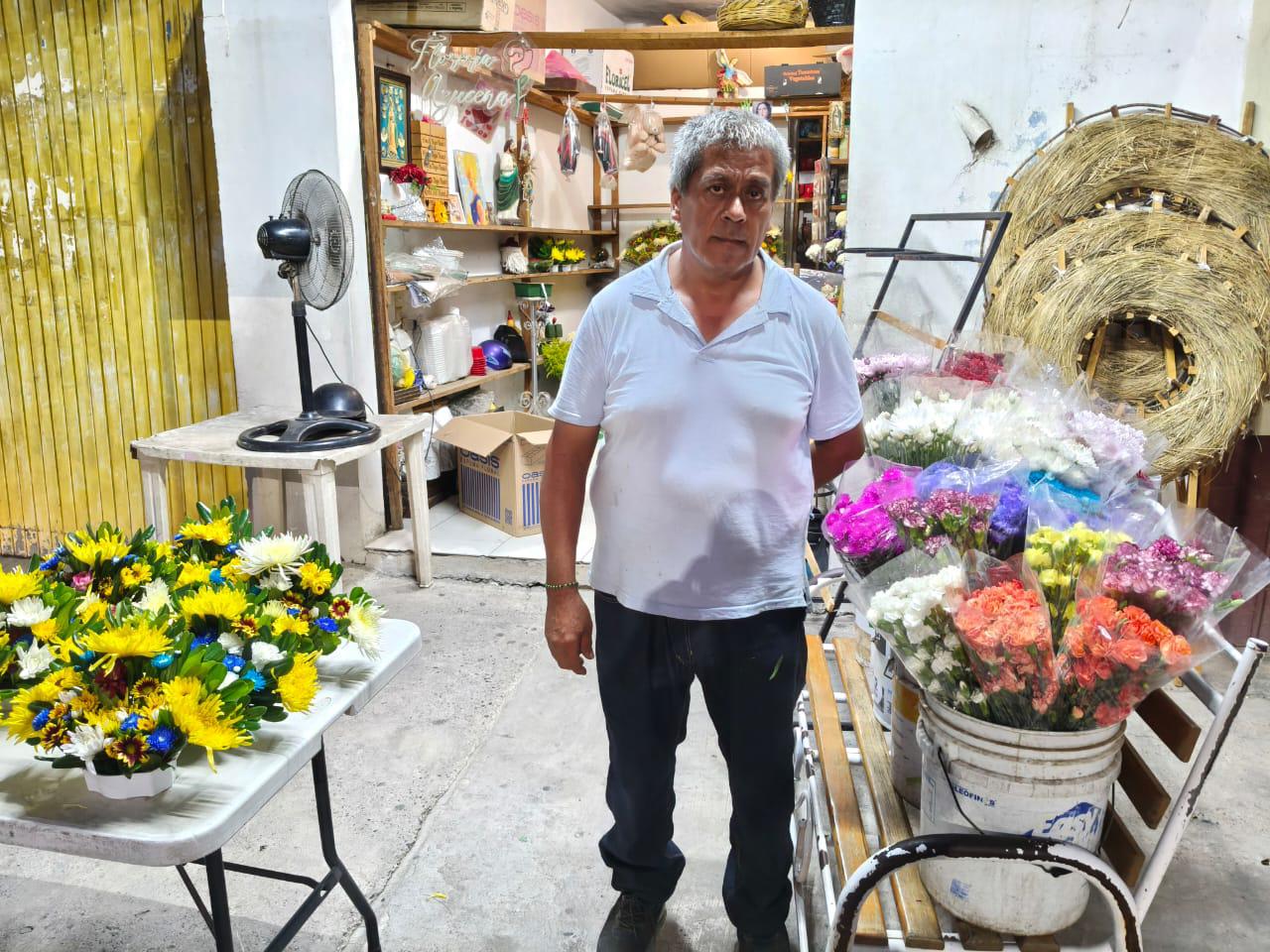 $!Hugo Miguel afirma que el amor a sus hijos le da la fuerza para ser papá, florista y empleado en una pollería