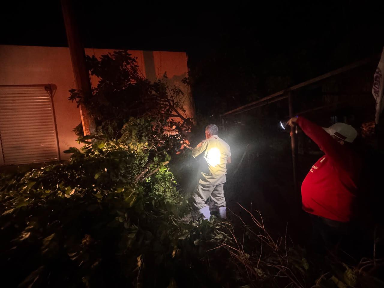 $!Retiran más de 1.4 toneladas de basura de rejillas tras lluvias en Culiacán