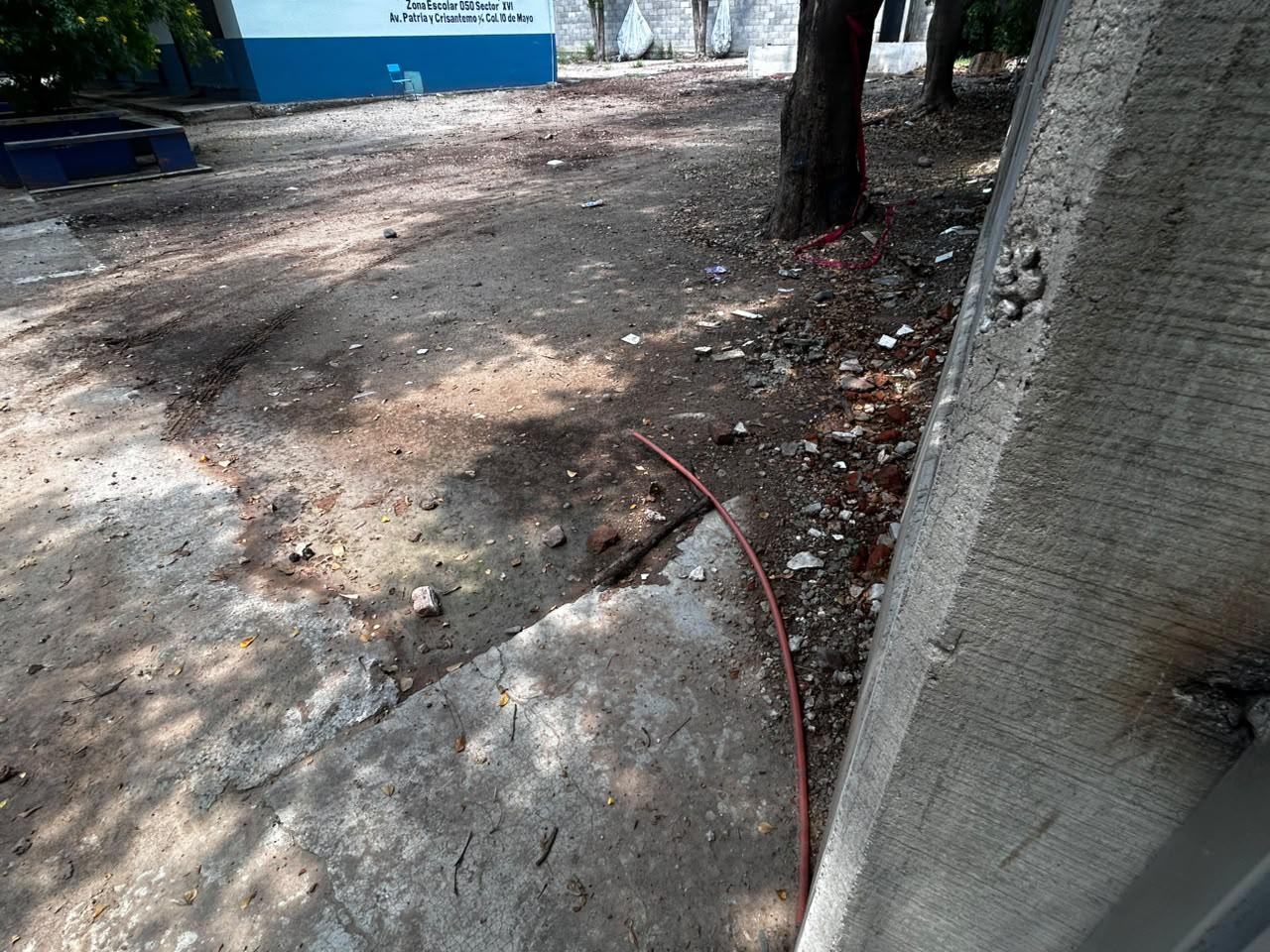 $!Exigen madres de familia reparar instalaciones eléctricas tras muerte de mujer en escuela de Culiacán