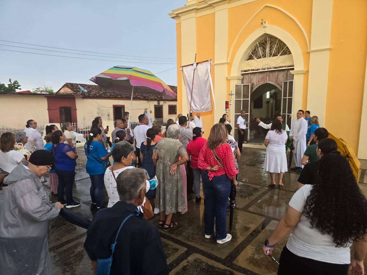 $!Vecinos de Rosario peregrinan hasta Cacalotán para que la Virgen de Loreto interceda por la paz en Sinaloa
