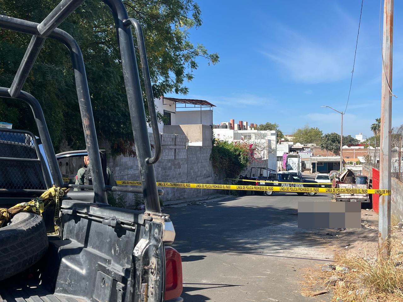 $!Localizan un hombre asesinado, con los pies y manos amarrados, en la colonia San Isidro, en Culiacán