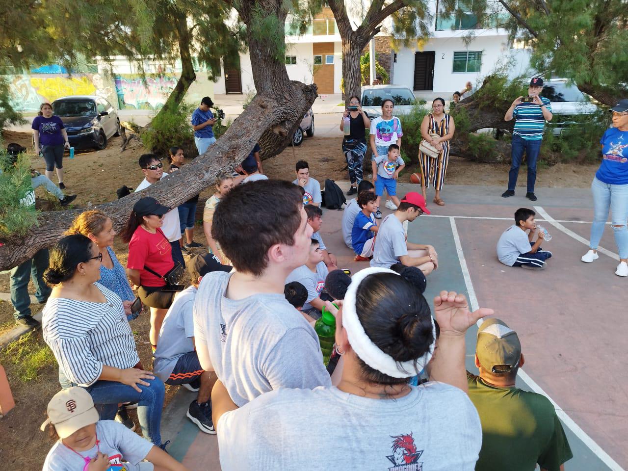$!Piratas Basketball estrecha lazos de amistad con Súper Héroes Mazatlán