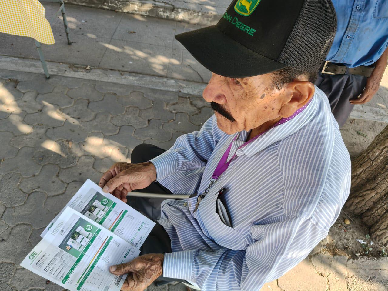 $!Usuarios de la CFE de Rosario se trasladan a Profeco para interponer quejas por altos cobros
