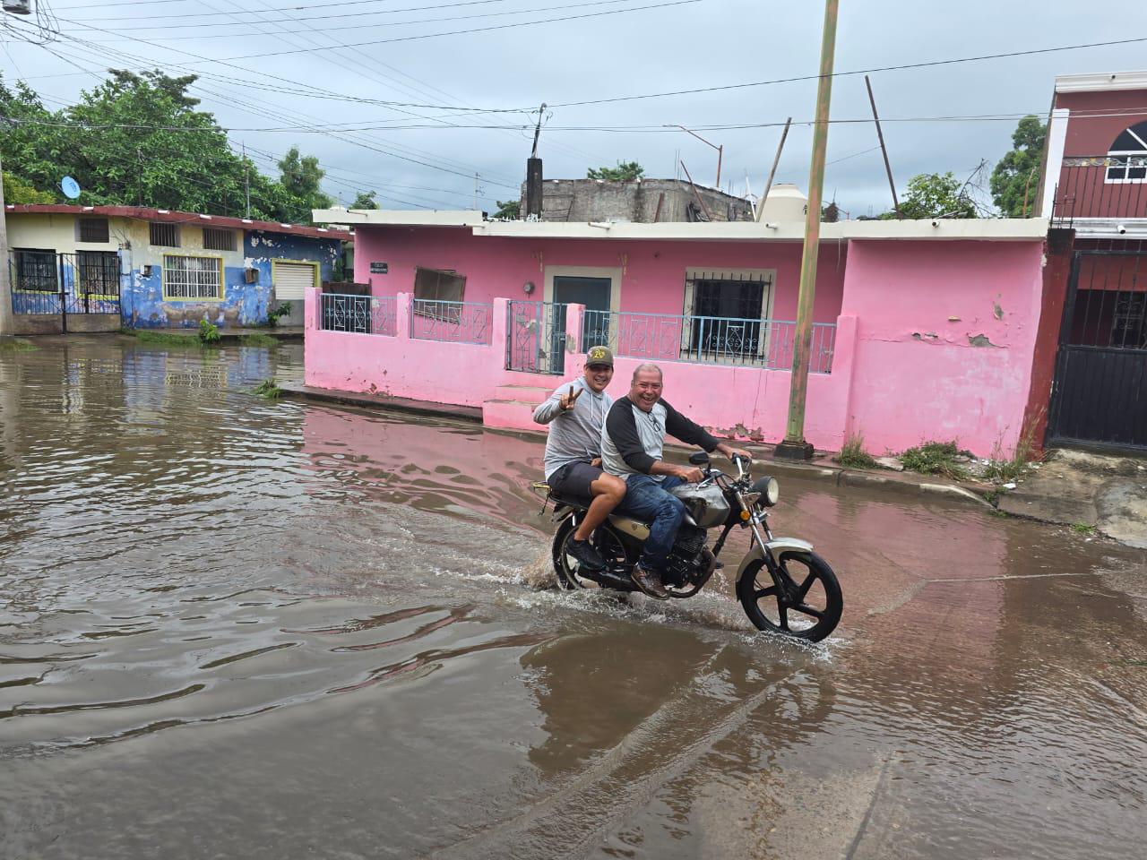 $!Vecinos afirman no dormir cada que laguna se desborda en El Rosario