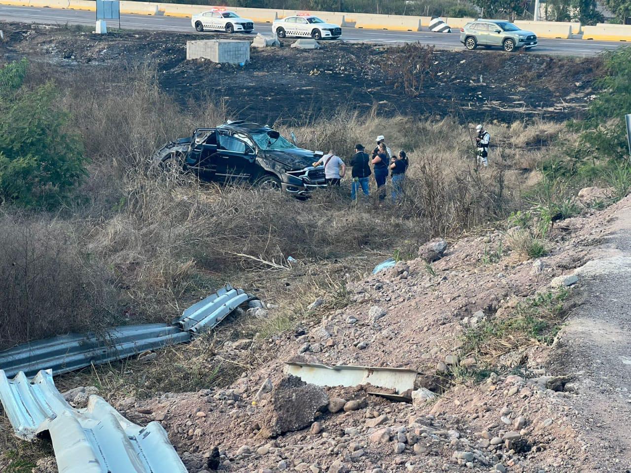 $!Reportan en redes presunto accidente de Eduin Caz; él aclara lo que pasó con su camioneta