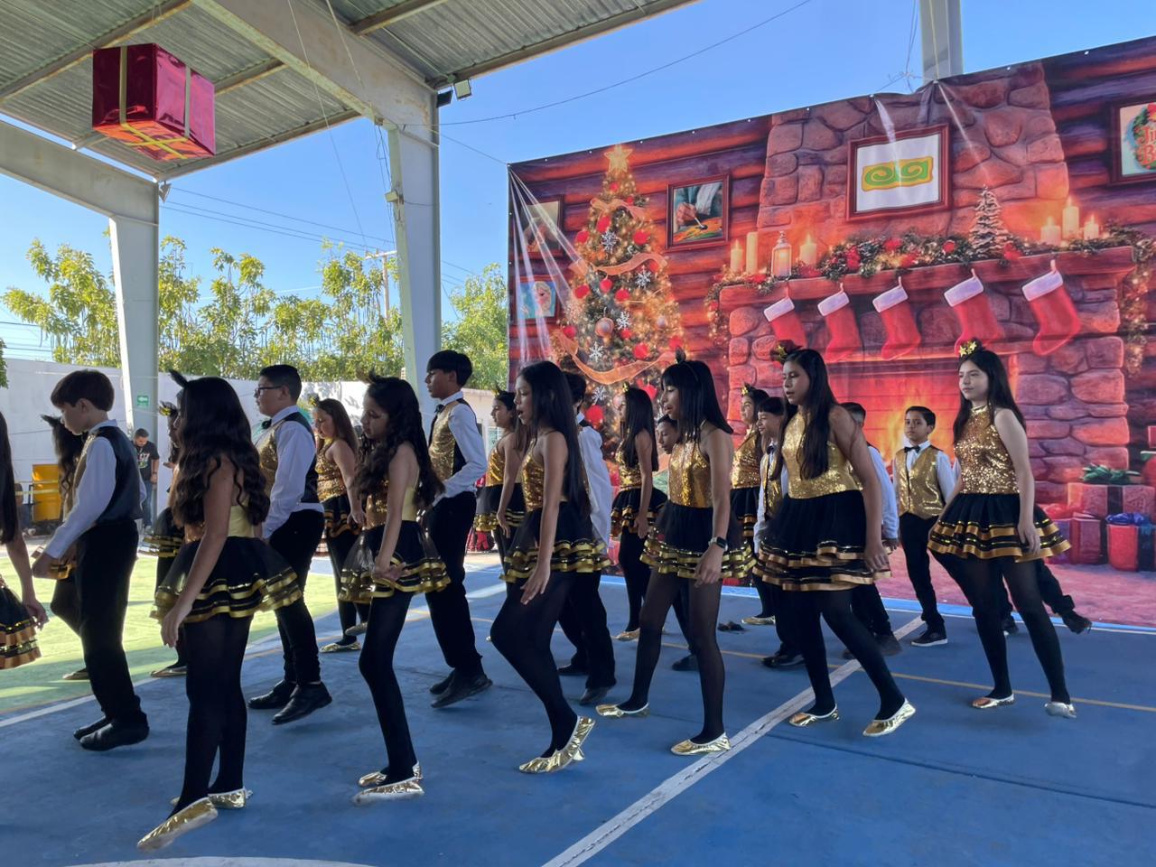 $!Alumnos de Sexto A presentaron un gran número musical a sus padres.