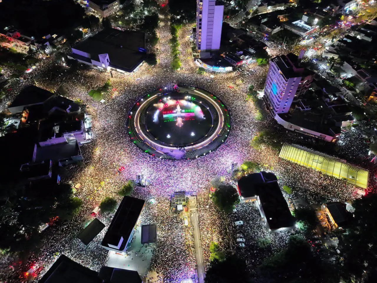 $!Más de 270 mil personas se reúnen en el concierto gratuito.