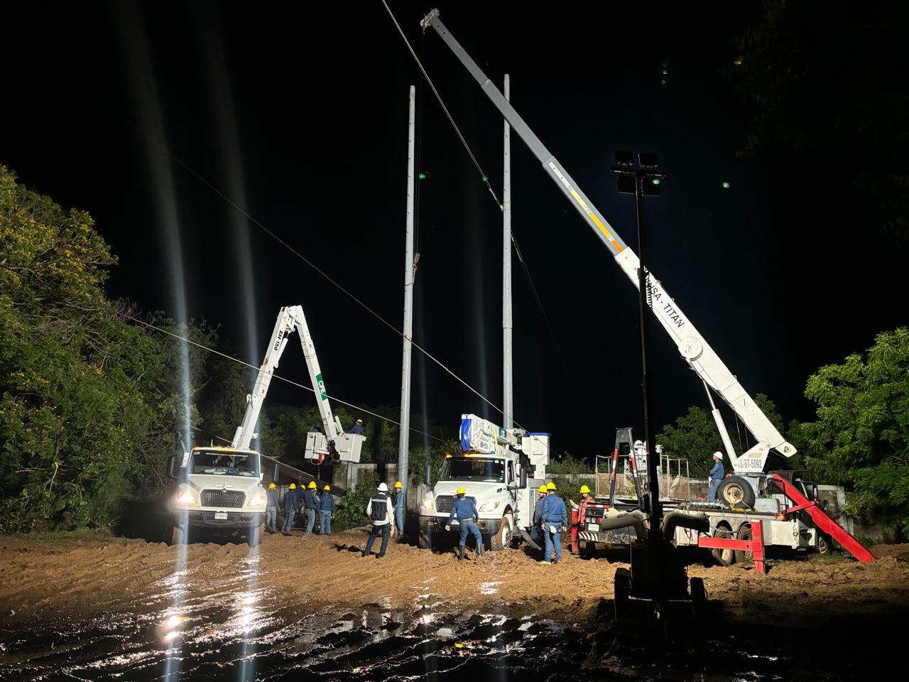 $!CFE recupera servicio tras daños por tormenta en línea Culiacán Tres-Sanalona