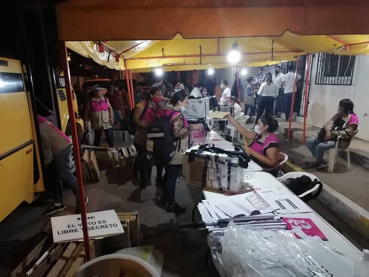 $!La gente salió a votar en Rosario: Soto Lizárraga