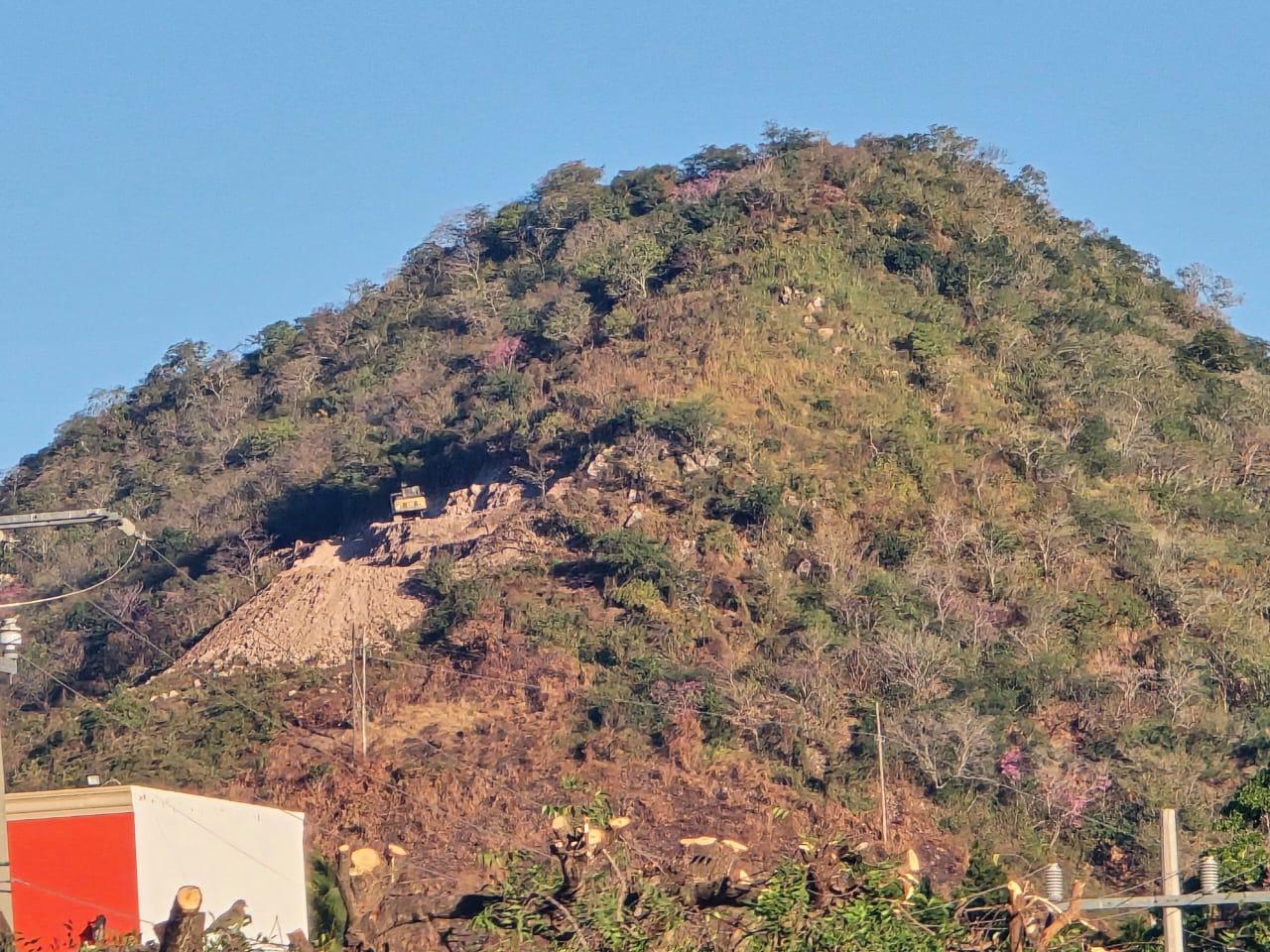 $!Trabajos en el cerro del Águila son por parte de CFE: Obras Públicas Rosario