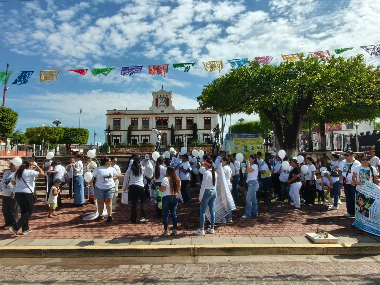 $!‘Quiero abrazarlo, no escarbar’: Marchan en Rosario por sus desaparecidos