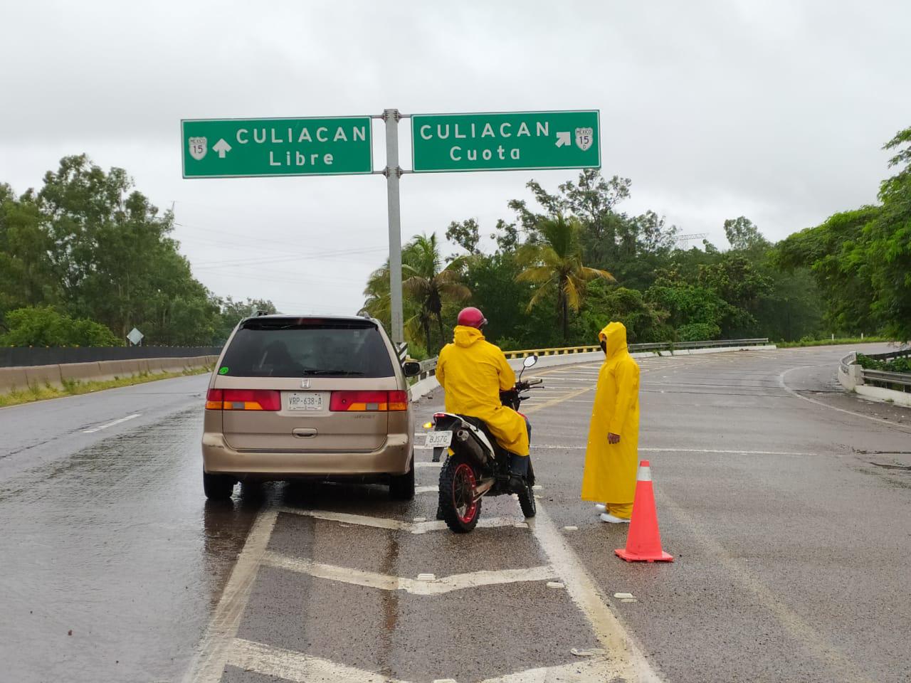 $!Salida norte de Mazatlán, saturada por cierre de autopista a Culiacán