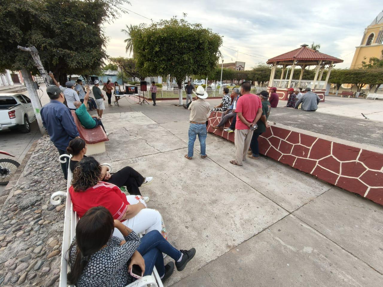 $!Ciudadanos de Cacalotán analizan diseño de arcos de acceso rumbo al nombramiento de Pueblo Señorial