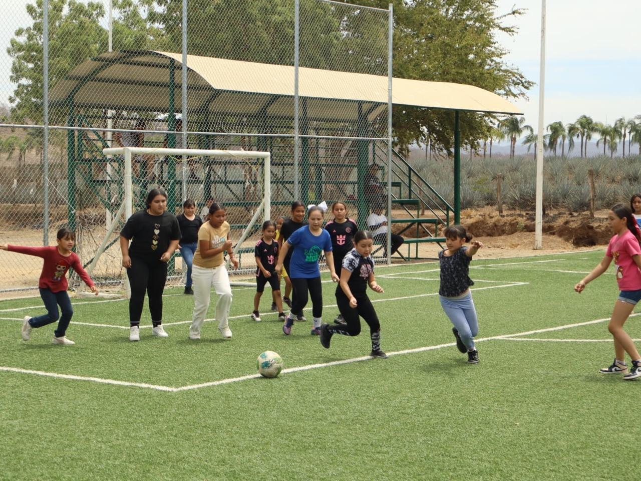 $!Imdec divierte a niños y jóvenes de la sindicatura de Jesús María, en Culiacán