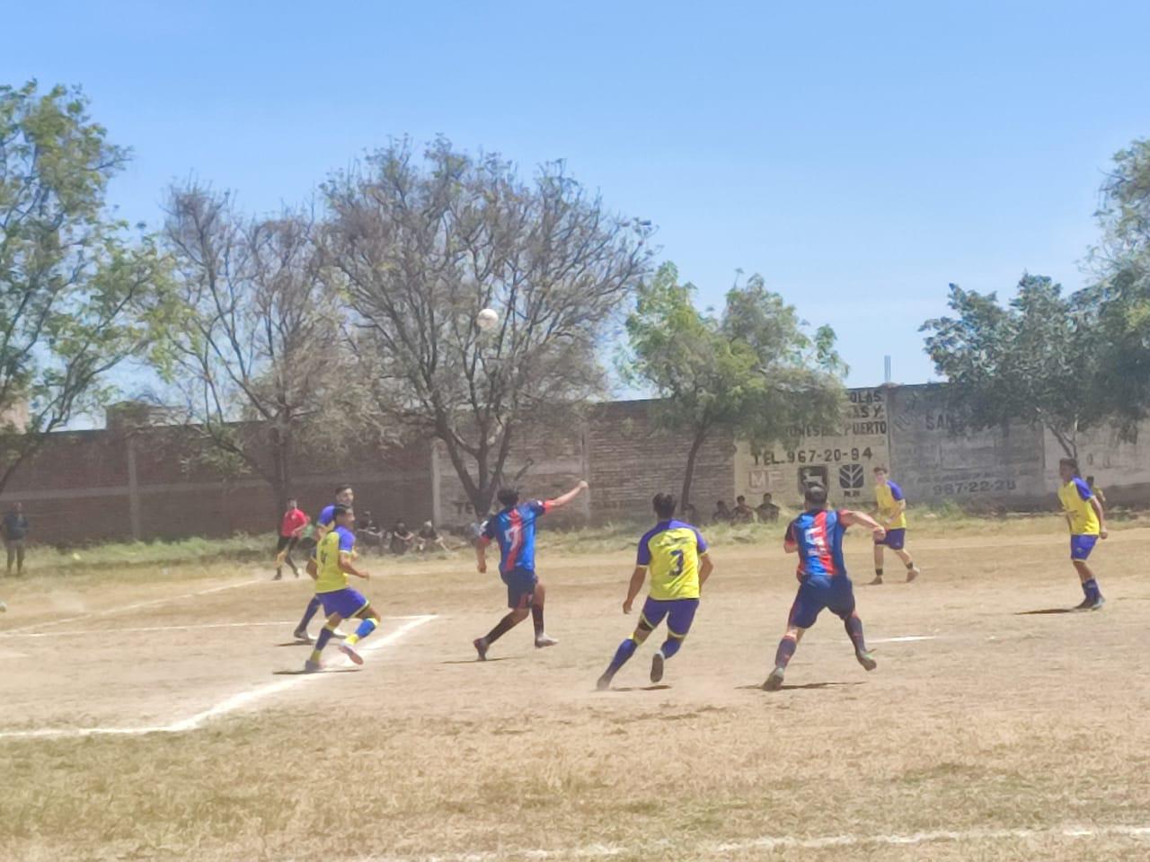 $!Familia Aguilar-Carrillo aplasta a Boys de Villa Unión y entra a la final de la Primera Fuerza de Mazatlán
