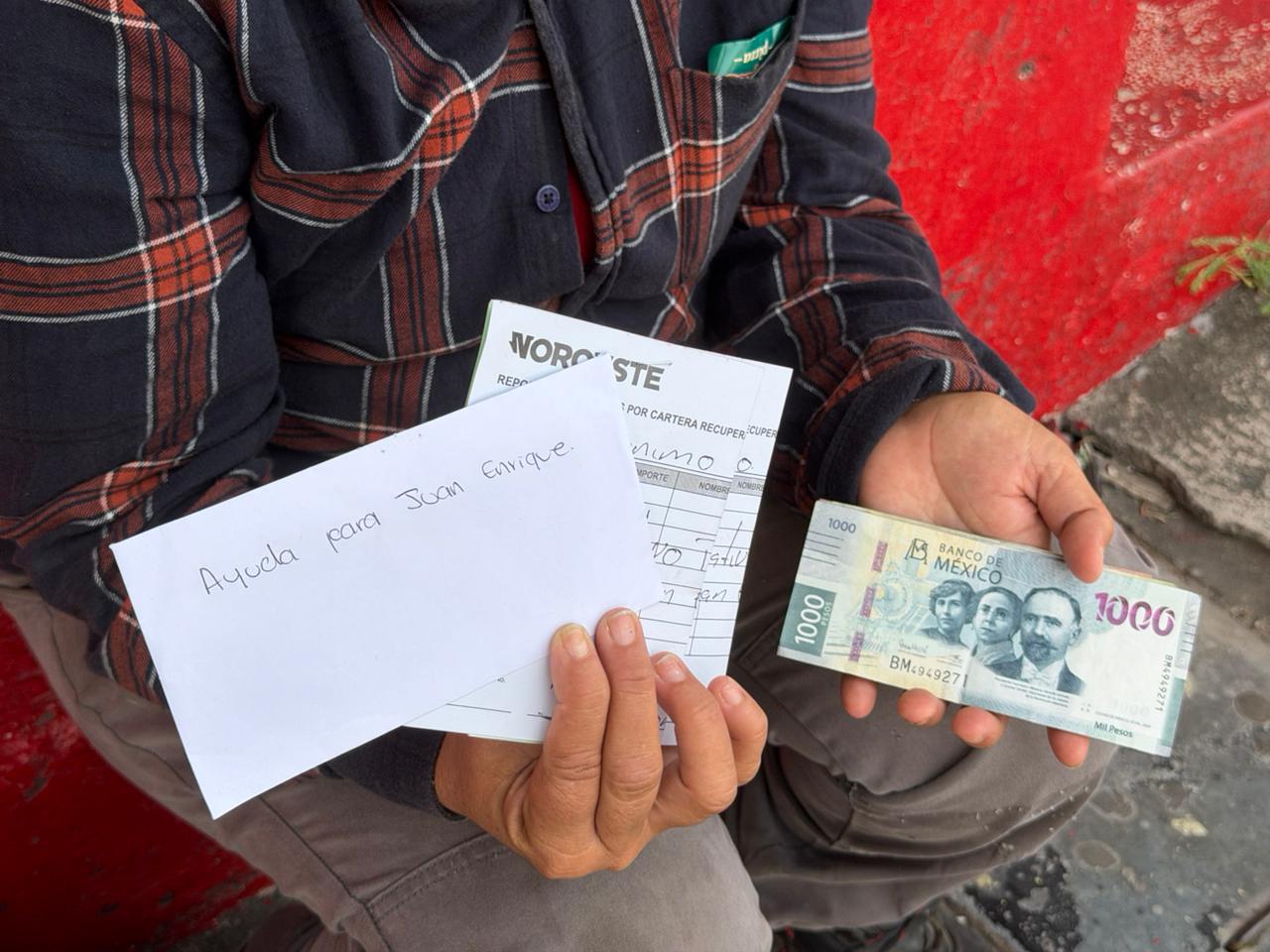 $!Recibe abuela de Juan Enrique donativo de lectores para gastos médicos y alimentación