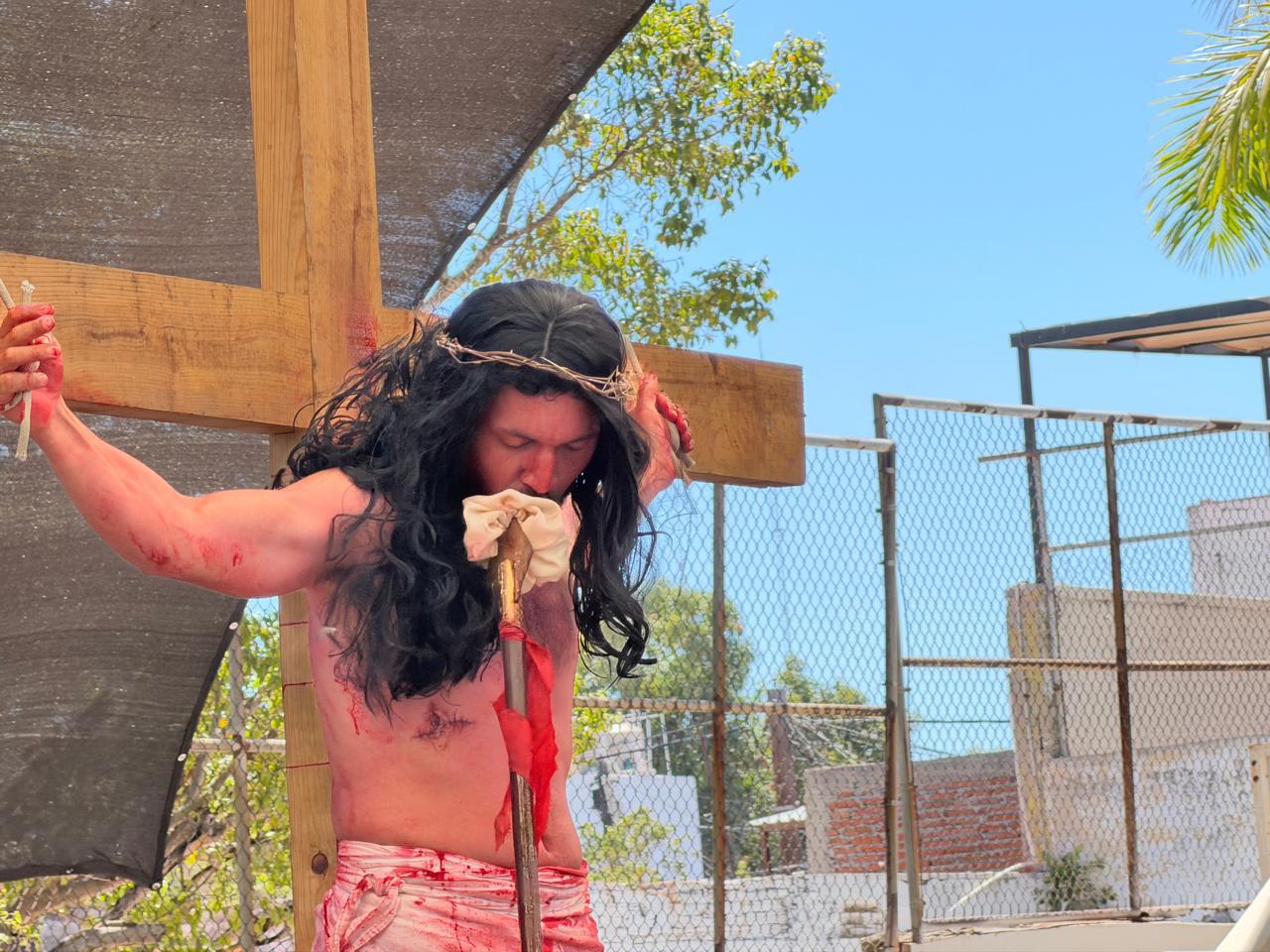 $!Con fe y participación se lleva a cabo el Viacrucis de Pajuma 2026 en Mazatlán