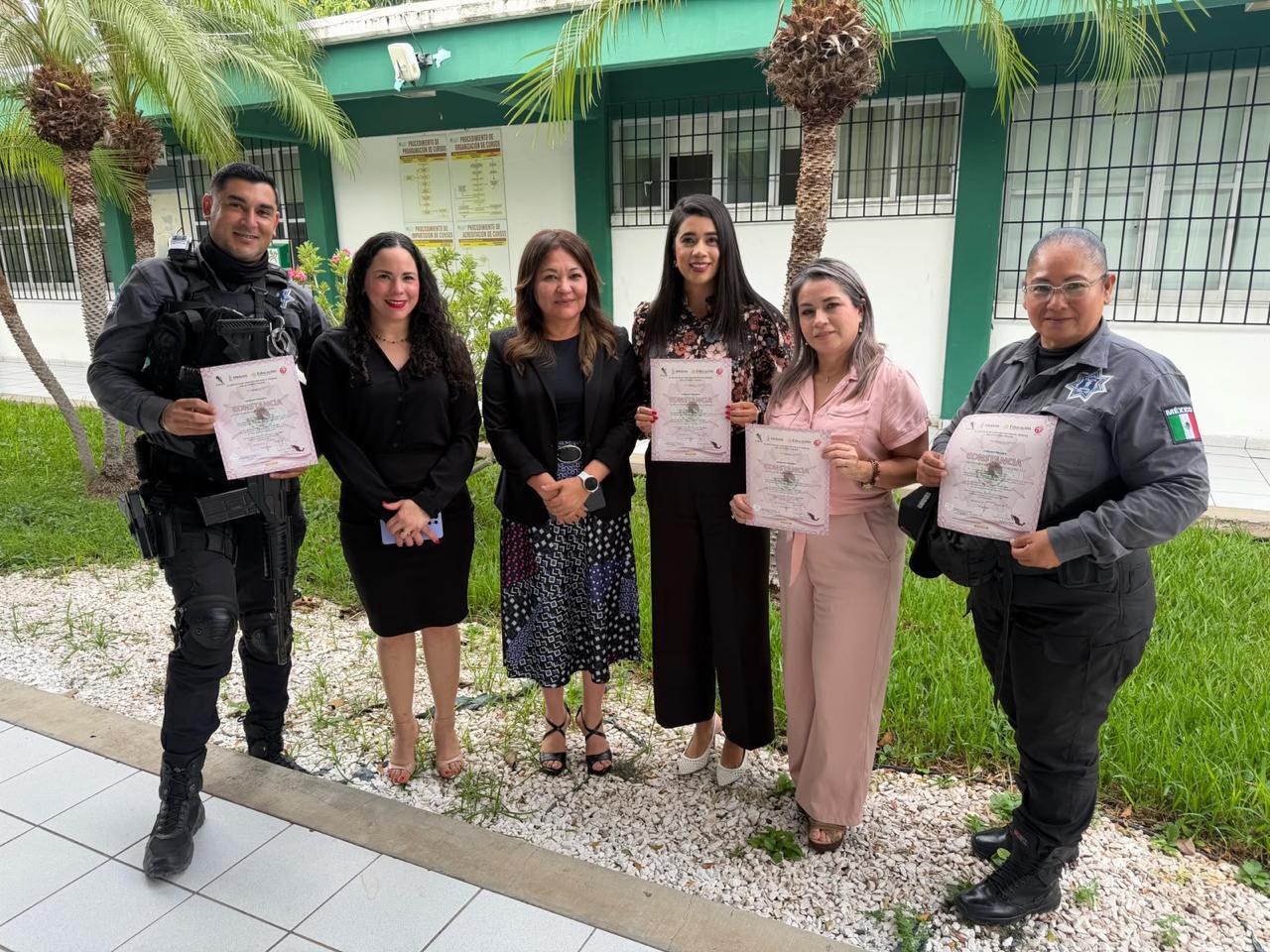 $!Capacitan a policías de Ahome como primeros respondientes ante violencia de género