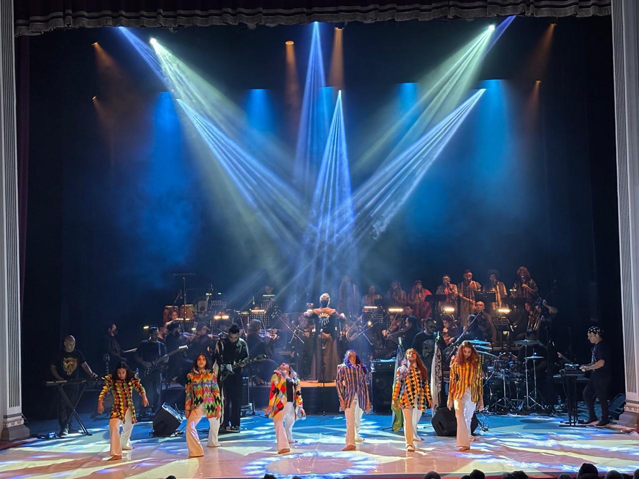 $!La dimensión escénica alcanzó uno de sus puntos más altos con la participación de los bailarines de la Escuela Profesional de Danza de Mazatlán.