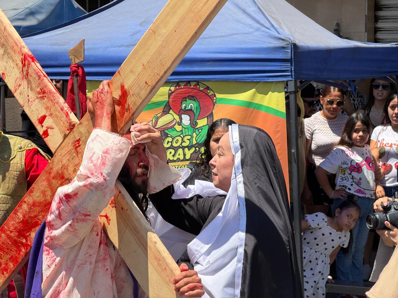 $!Con fe y participación se lleva a cabo el Viacrucis de Pajuma 2026 en Mazatlán