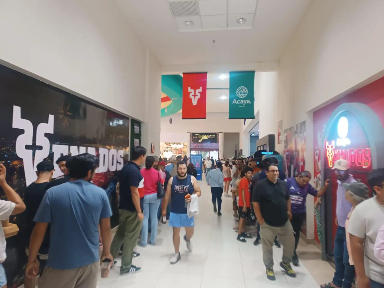 $!Afición responde: largas filas por boletos gratis para la despedida de Mazatlán FC