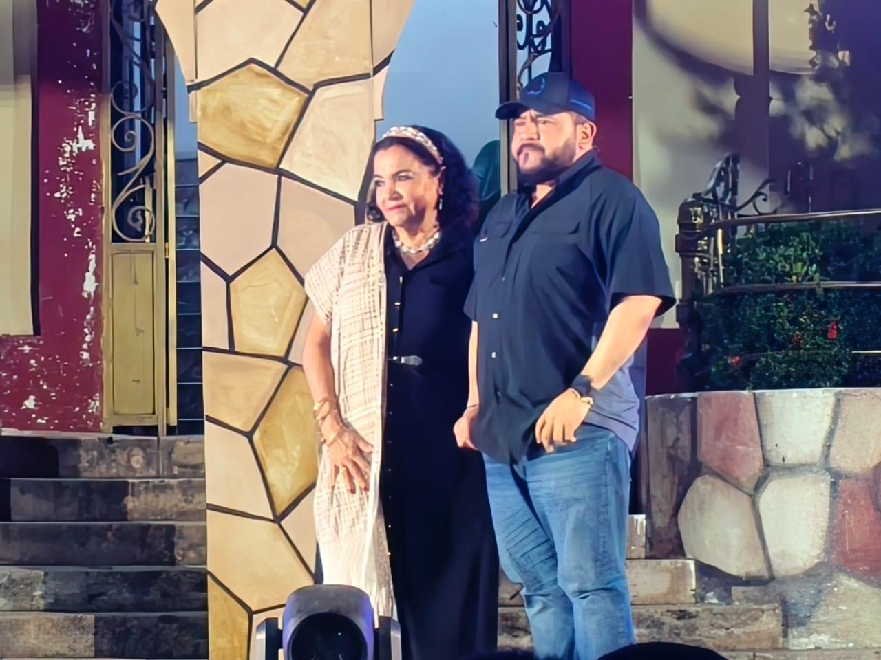 $!Con un espectáculo musical, homenajes y pirotecnia celebraron el 371 Aniversario de la fundación de El Rosario