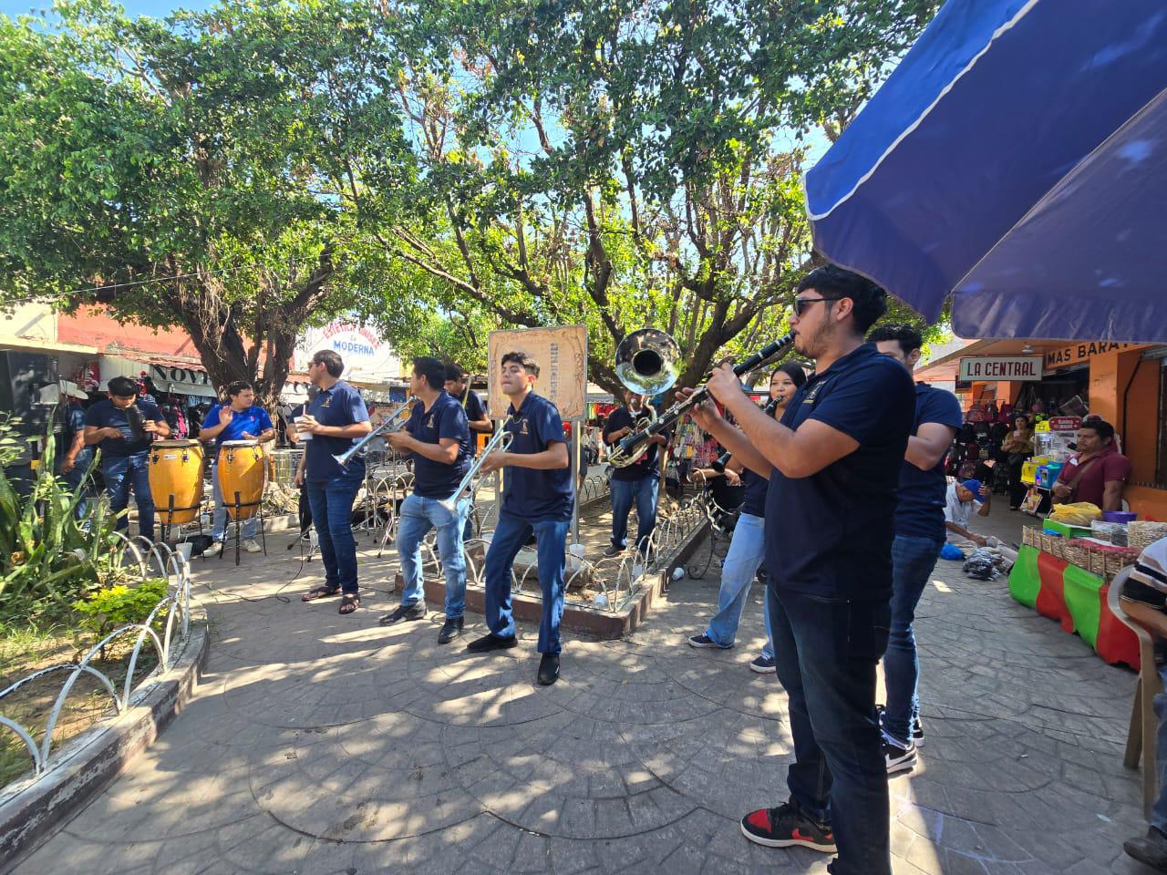 $!Pese a la adversidad, el mercado municipal de Rosario celebra su 72 aniversario