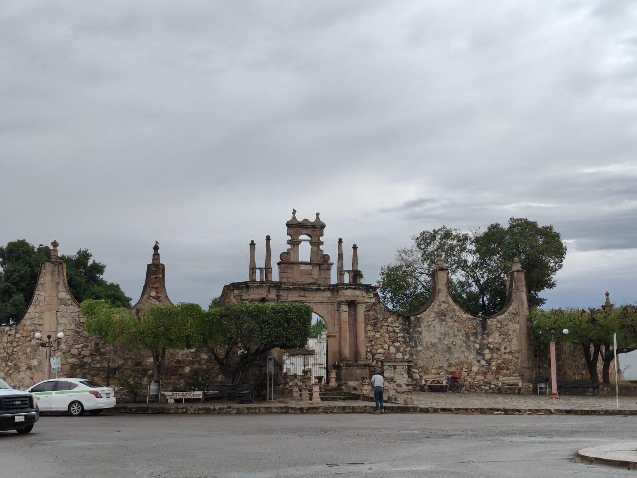 $!Sorprende amanecer lluvioso a familias de Rosario