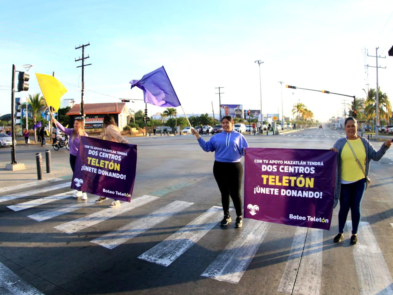 $!Toman de nuevo los cruceros de Mazatlán para botear para lograr la meta de ‘Teletón 2022’