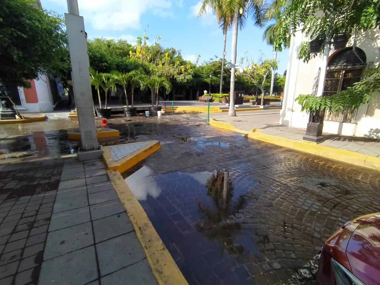 $!‘Dijeron que ya no se iba a inundar, y se inundó’, dicen vecinos del Centro Histórico de Mazatlán