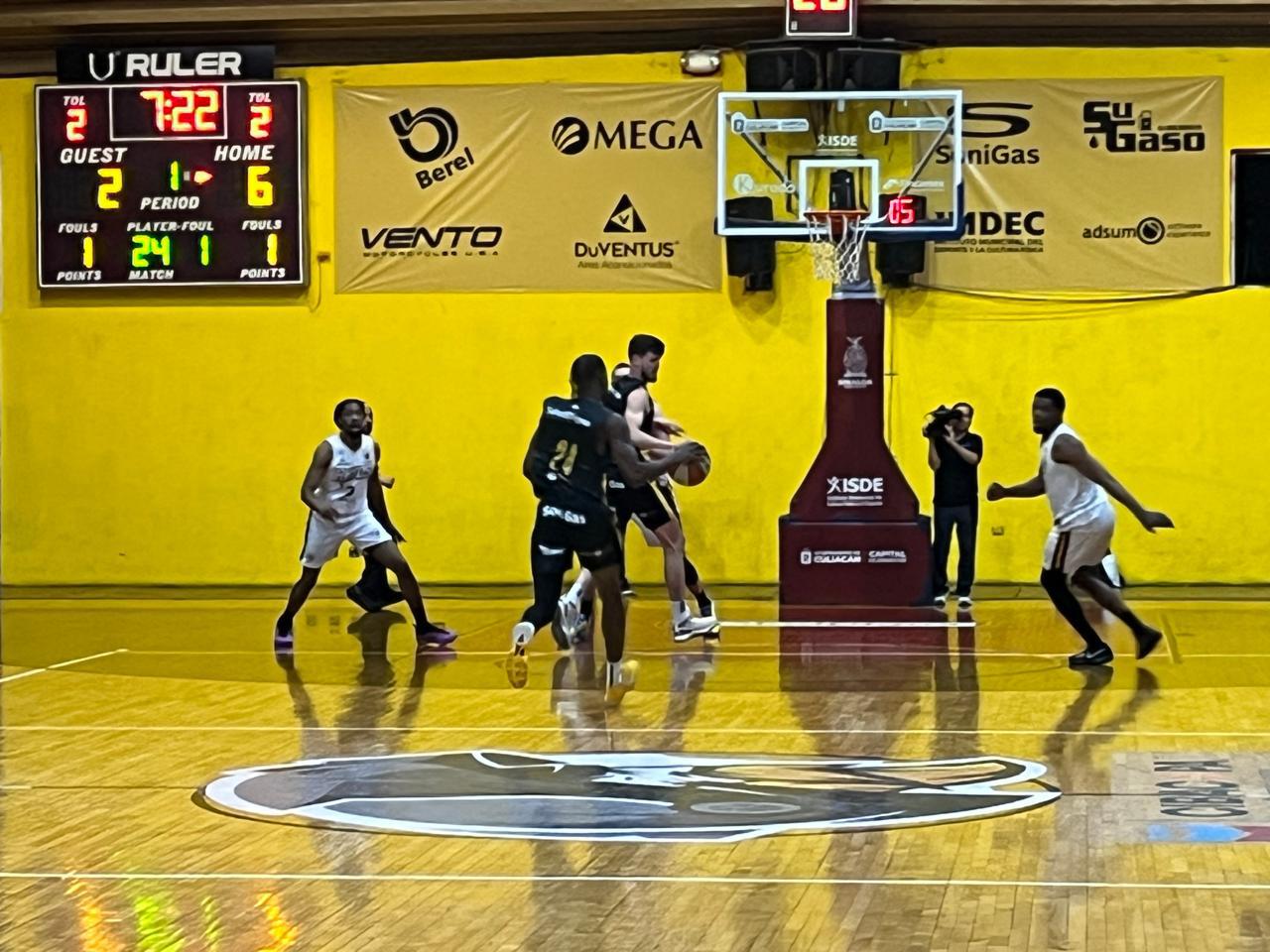 $!Rayos de Hermosillo ‘apaga’ a Caballeros de Culiacán en el Parque Revolución