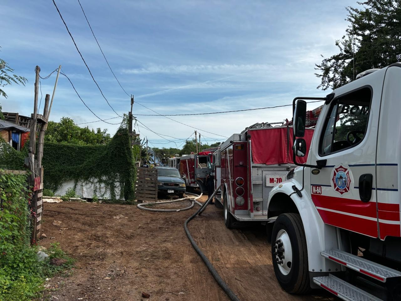 $!Incendio consume nueve viviendas de la Invasión Acantos en Mazatlán