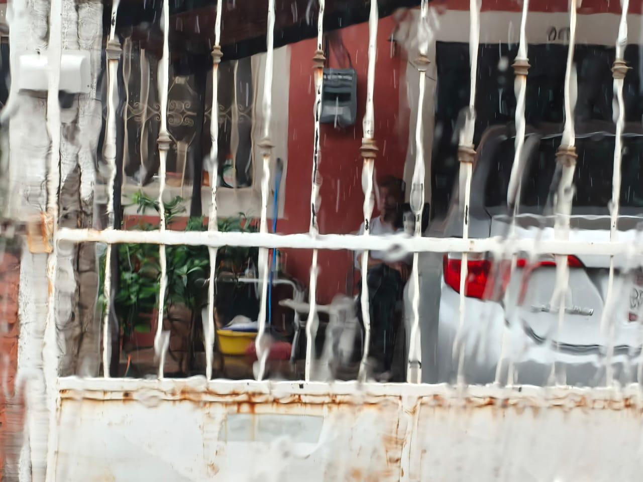 $!Vecinos en Rosario denuncian afectación por un apagón durante la noche
