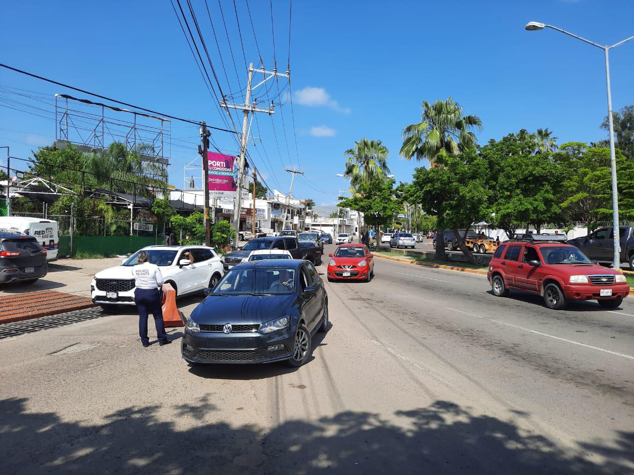 $!Protesta de la UAS en Mazatlán genera caos vial en la Ejército Mexicano