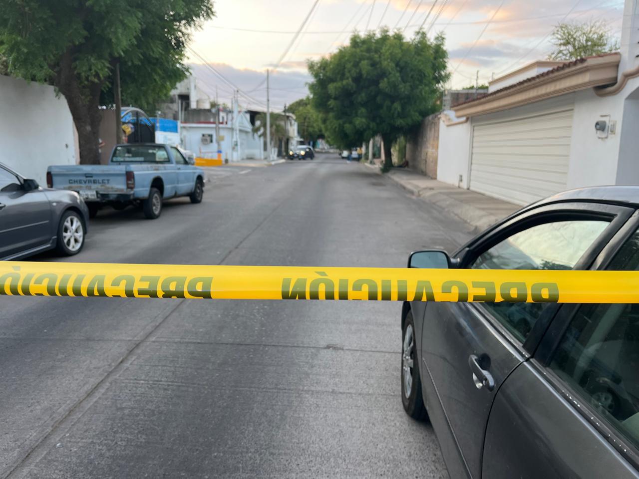 $!Hallan a hombre asesinado con mensaje en cartulina, en Culiacán