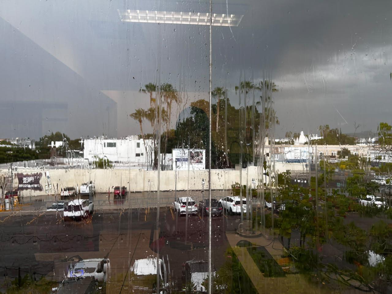 $!Se registran lluvias en el Centro de Culiacán; Protección Civil prevé posibles cambios de intensidad