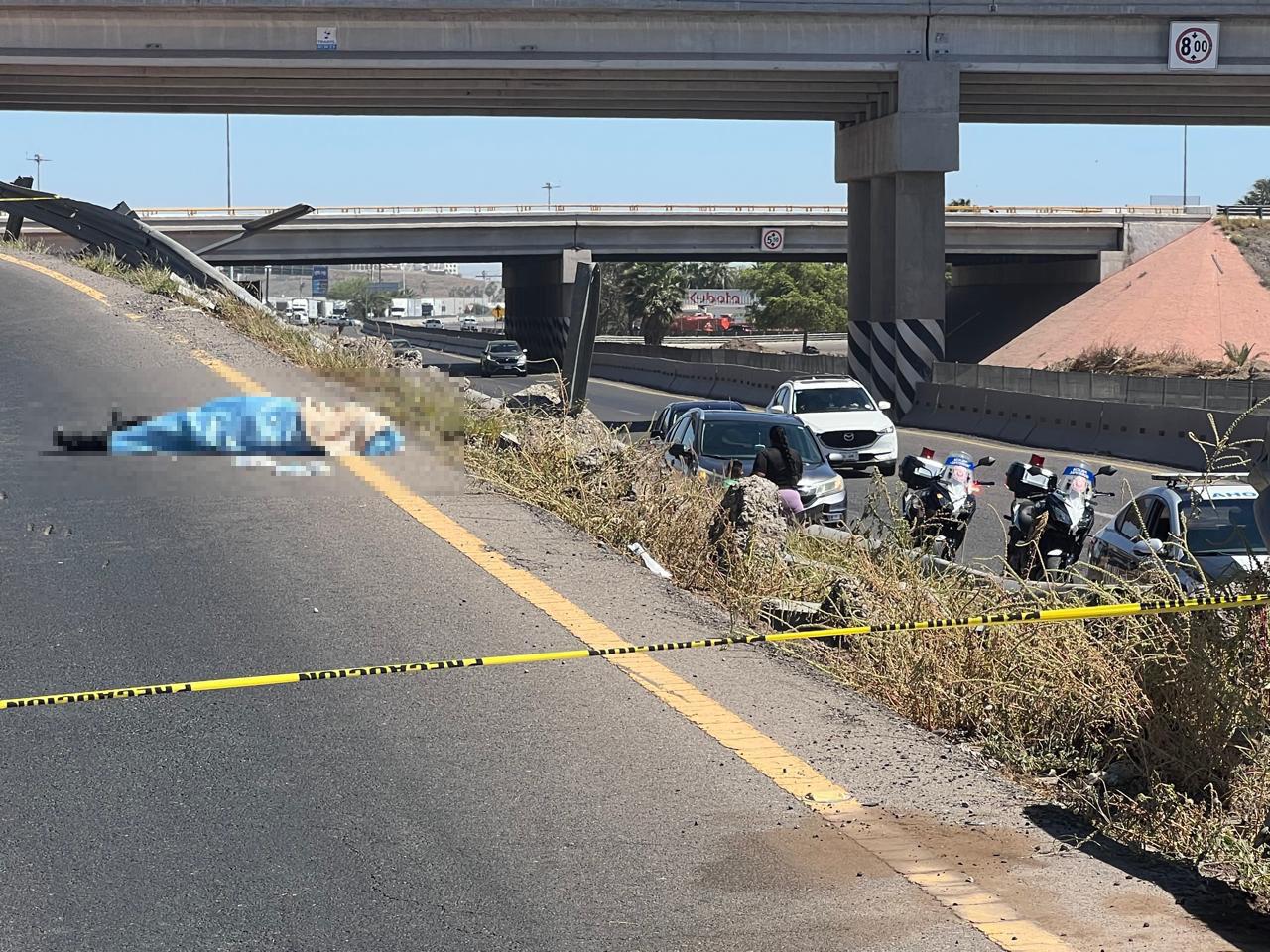 $!Motociclista pierde la vida tras derrapar en El Trébol al norte de Los Mochis