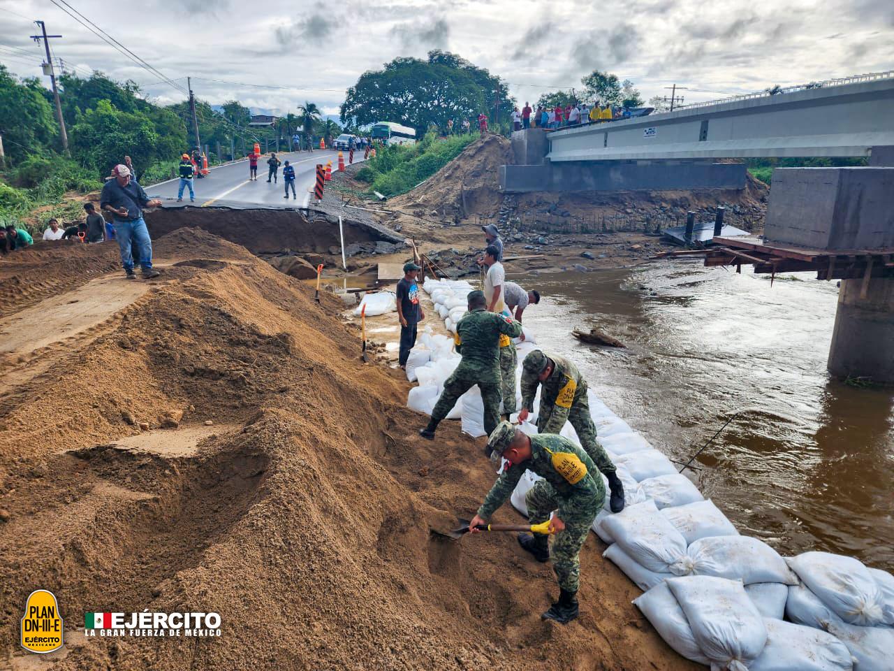 $!Tormenta Max deja dos muertos, viviendas dañadas y colapso de puente en Guerrero
