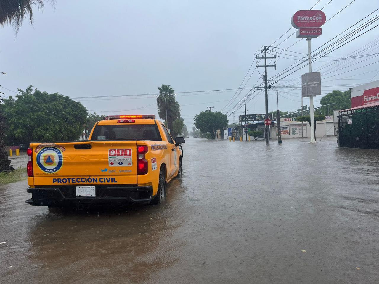 $!Lluvias por remanentes de ‘Raymond’ activan operativo de emergencia en Ahome