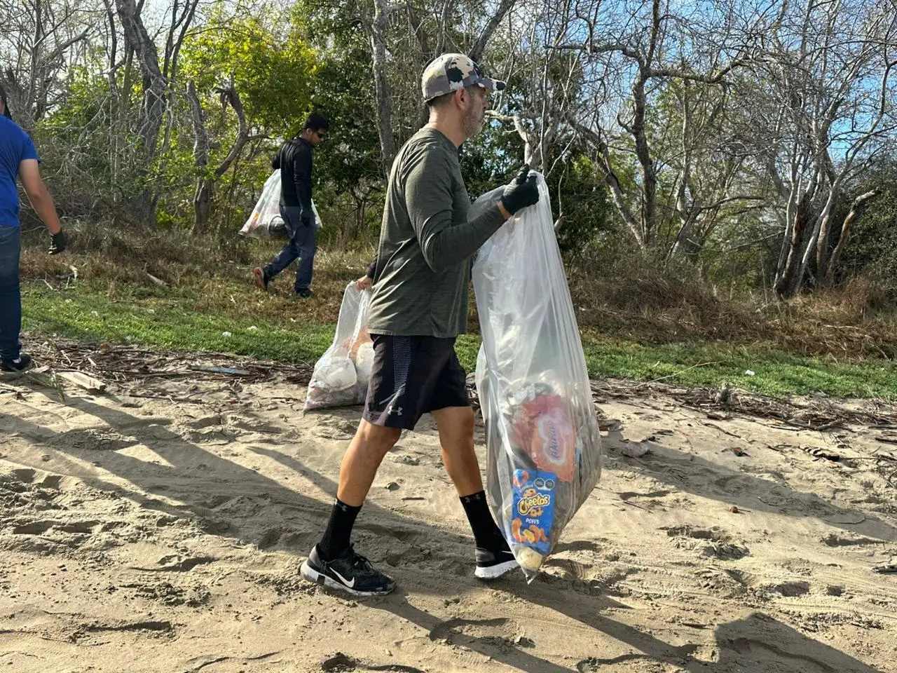 $!Recolecta MazConCiencia hasta 300 kilos de basura en manglar de la Isla de la Piedra