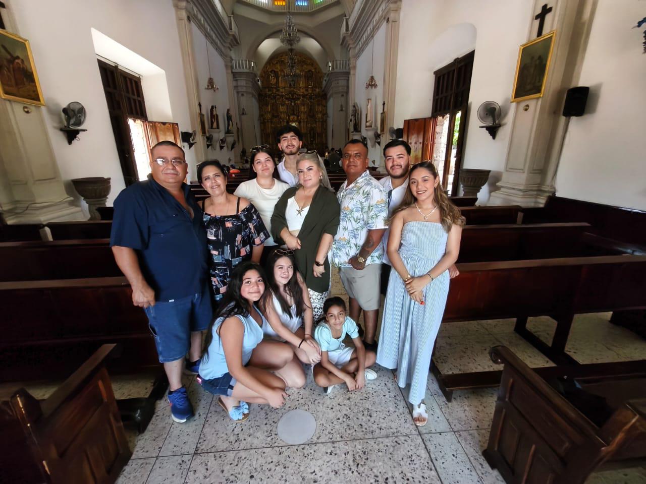 $!Jesús Francisco acude al santuario de la Virgen del Rosario para agradecer favores, la vida de su hijo y la salud de su sobrina