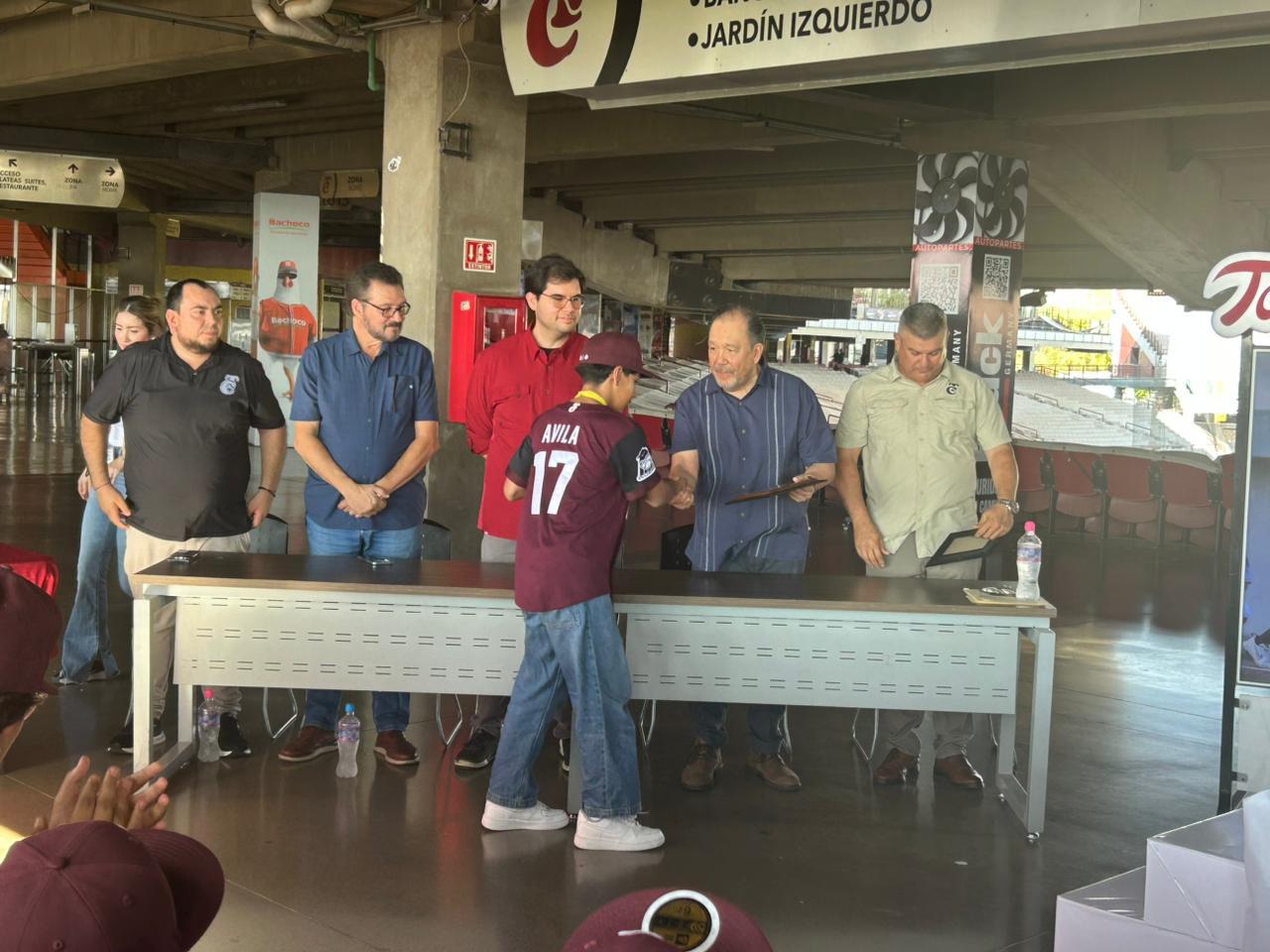 $!Recibe Club Tomateros a sus Tomateritos campeones tras triunfar en Ciudad Obregón