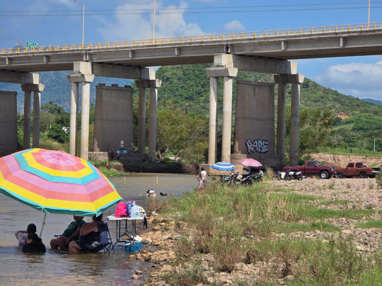 $!Por altas temperaturas, crece afluencia de bañistas en río Baluarte